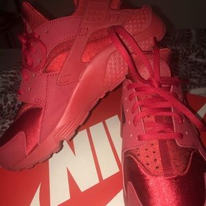 Red huarache women’s size 9.5